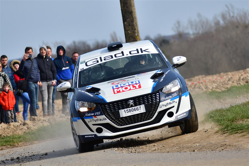 Klassesejr, bedste hold i en tohjulstrukket bil og nummer fem generelt. Det var facit for Jacob Madsen og Line Nedergaard i Rallye de Hannut.
(Foto: Jérôme Deskeuvre)